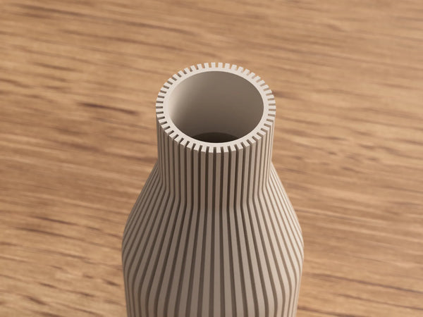 Moderne Minimalistische Vase mit antikem Einfluss
